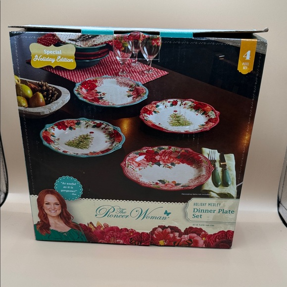 The Pioneer Woman Floral Holiday Dinner Plate 4 piece Set - Picture 2 of 6